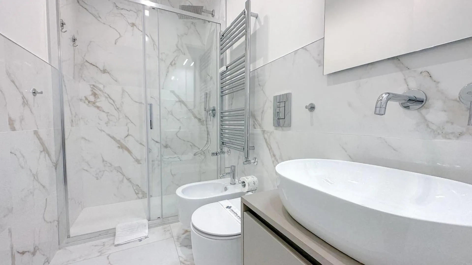 Gioia 67 Suite - 5 Min Dalla Stazione Milan 0*,  Italy