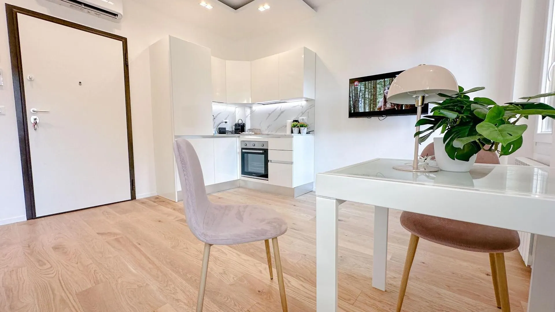 Apartment Gioia 67 Suite - 5 Min Dalla Stazione Milan Italy